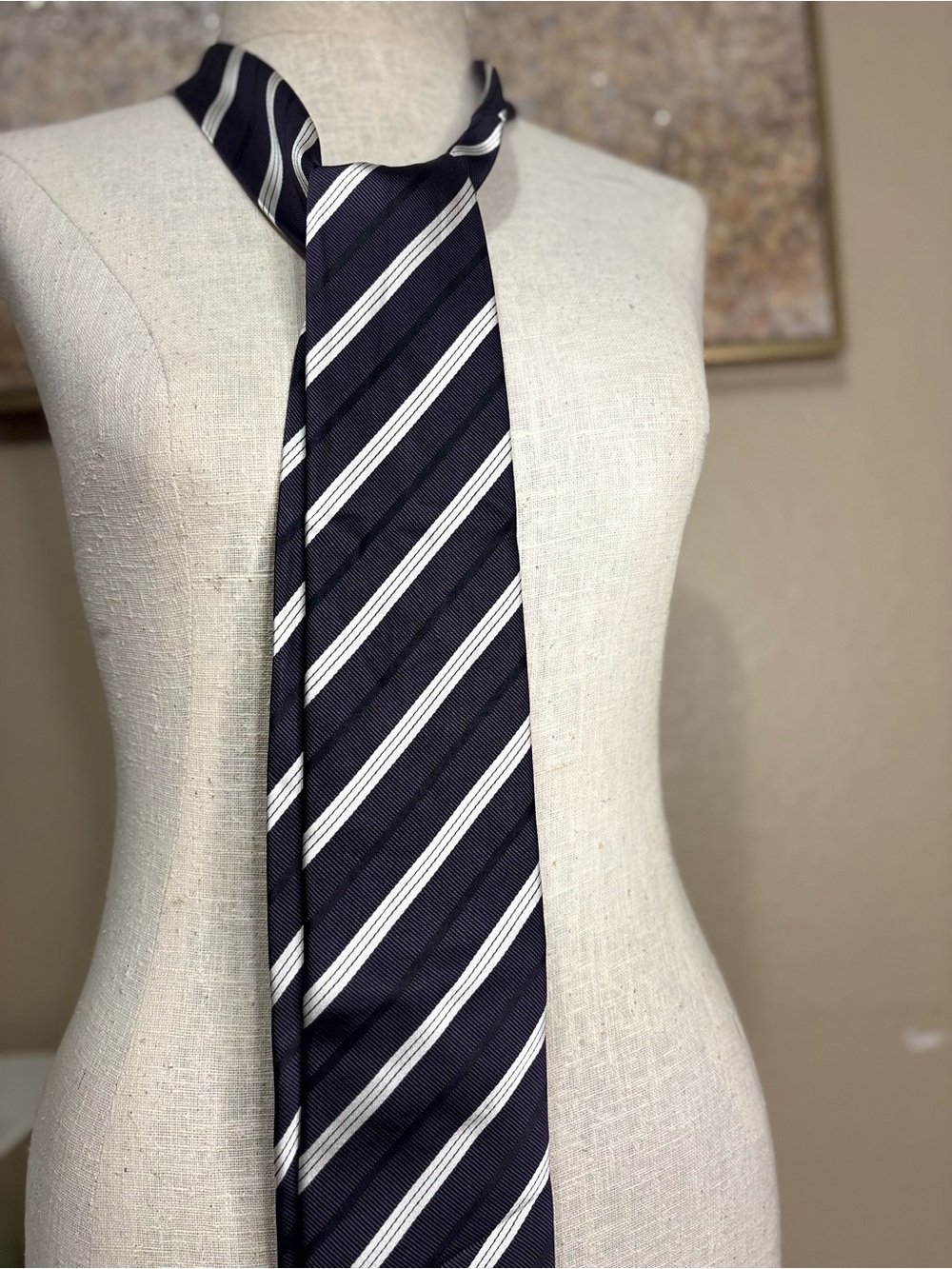 VAN GRAAF Men’s Silk Blend Navy Blue White Striped Tie Gold Crest Business
